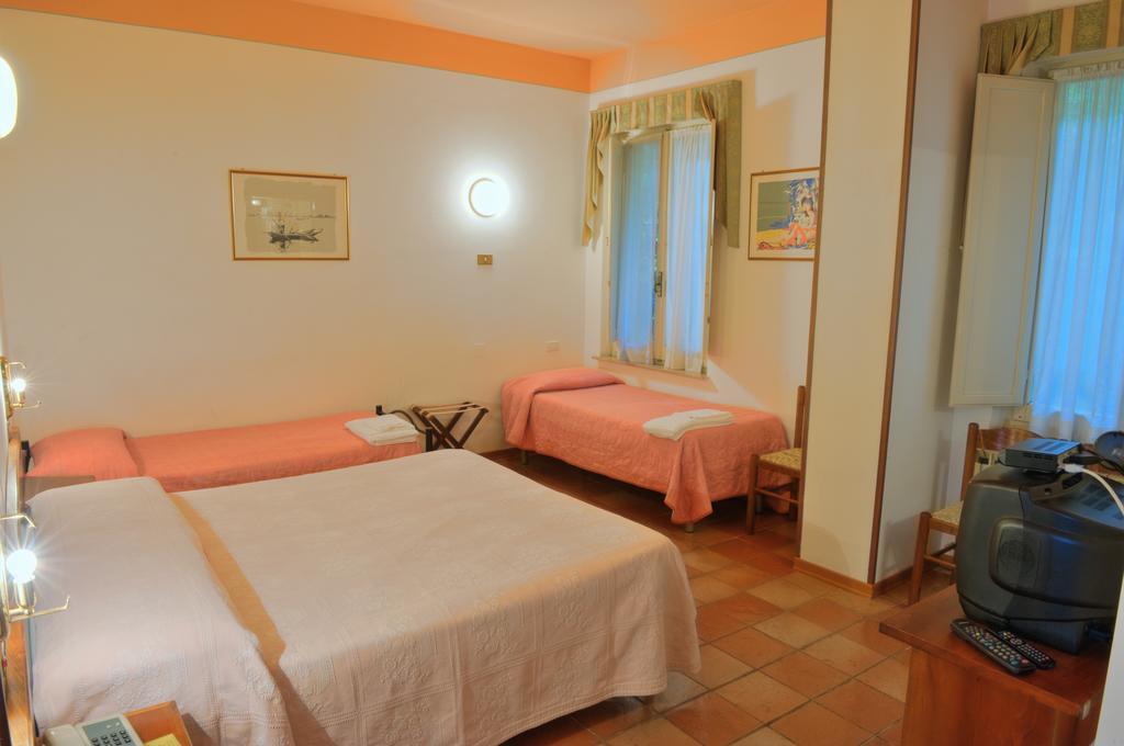 Albergo Ristorante Ferretti Monteluco Chambre photo