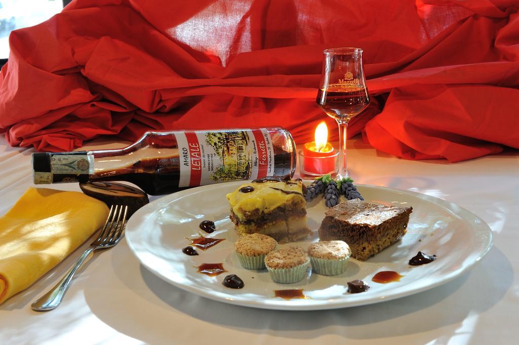 Albergo Ristorante Ferretti Monteluco Extérieur photo