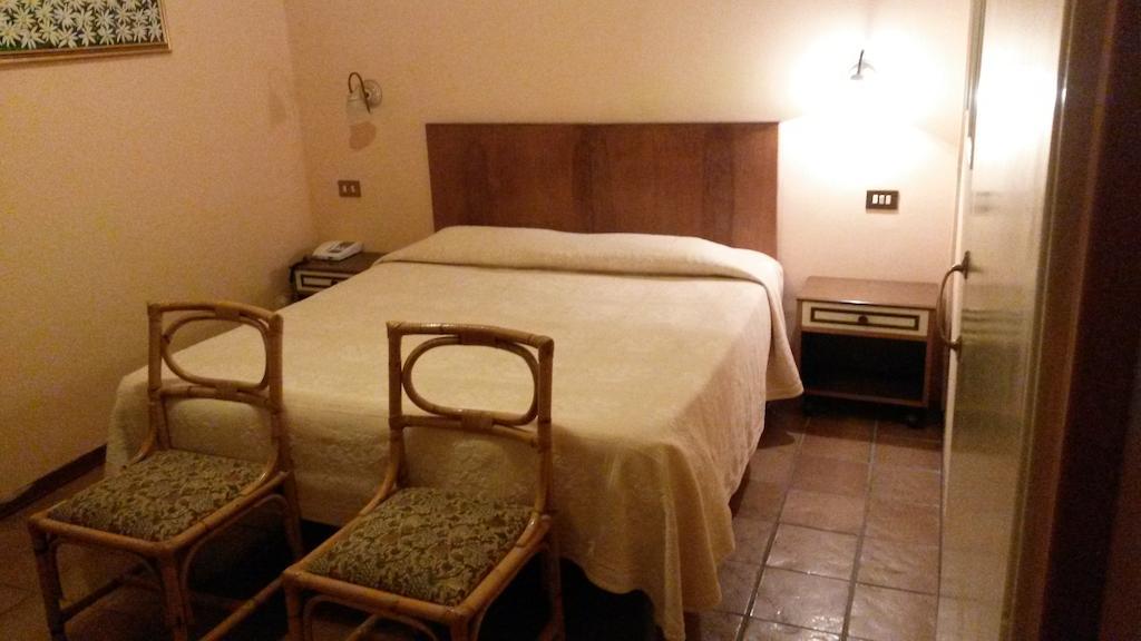 Albergo Ristorante Ferretti Monteluco Chambre photo