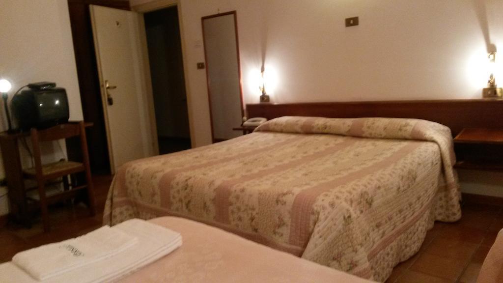 Albergo Ristorante Ferretti Monteluco Chambre photo