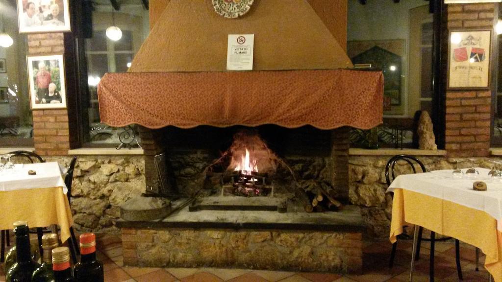 Albergo Ristorante Ferretti Monteluco Extérieur photo