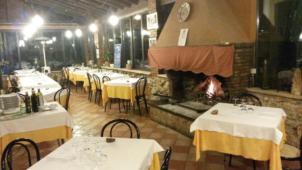 Albergo Ristorante Ferretti Monteluco Extérieur photo