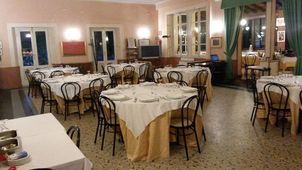 Albergo Ristorante Ferretti Monteluco Extérieur photo