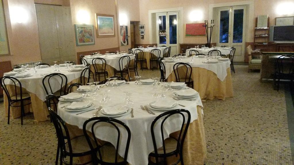 Albergo Ristorante Ferretti Monteluco Extérieur photo