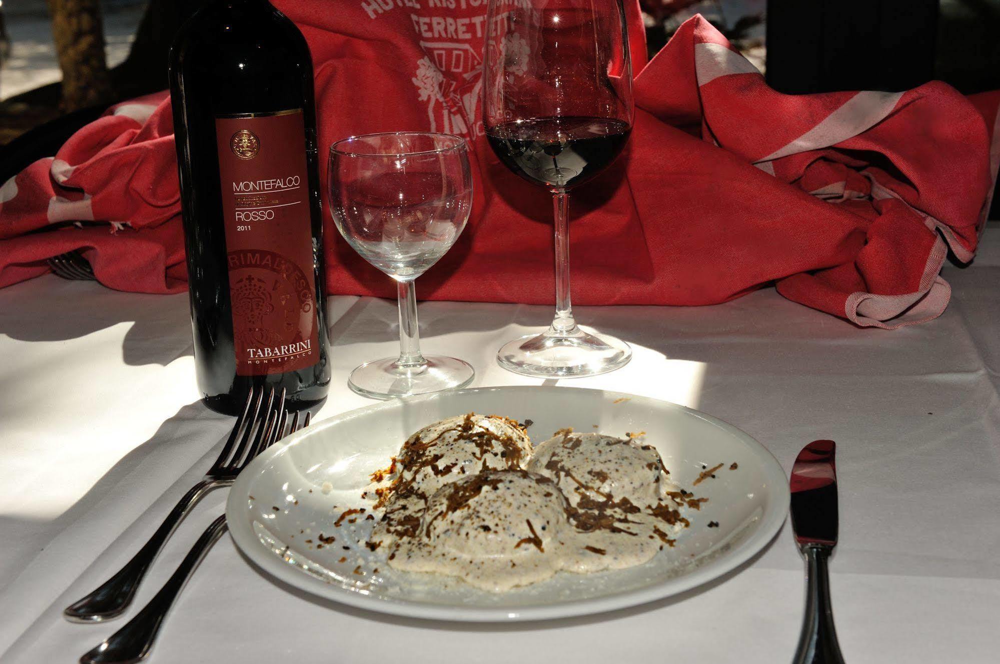 Albergo Ristorante Ferretti Monteluco Extérieur photo