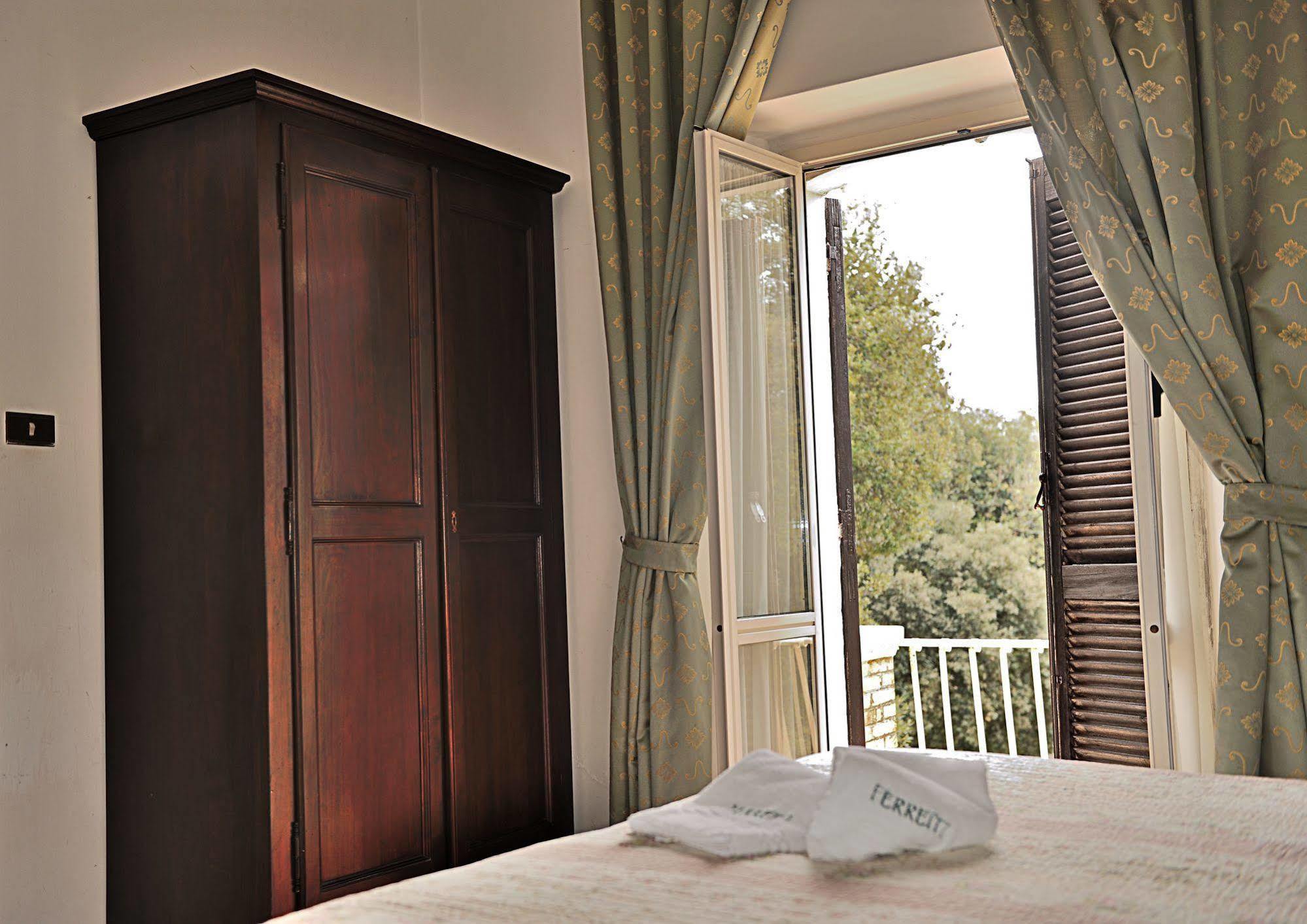 Albergo Ristorante Ferretti Monteluco Extérieur photo