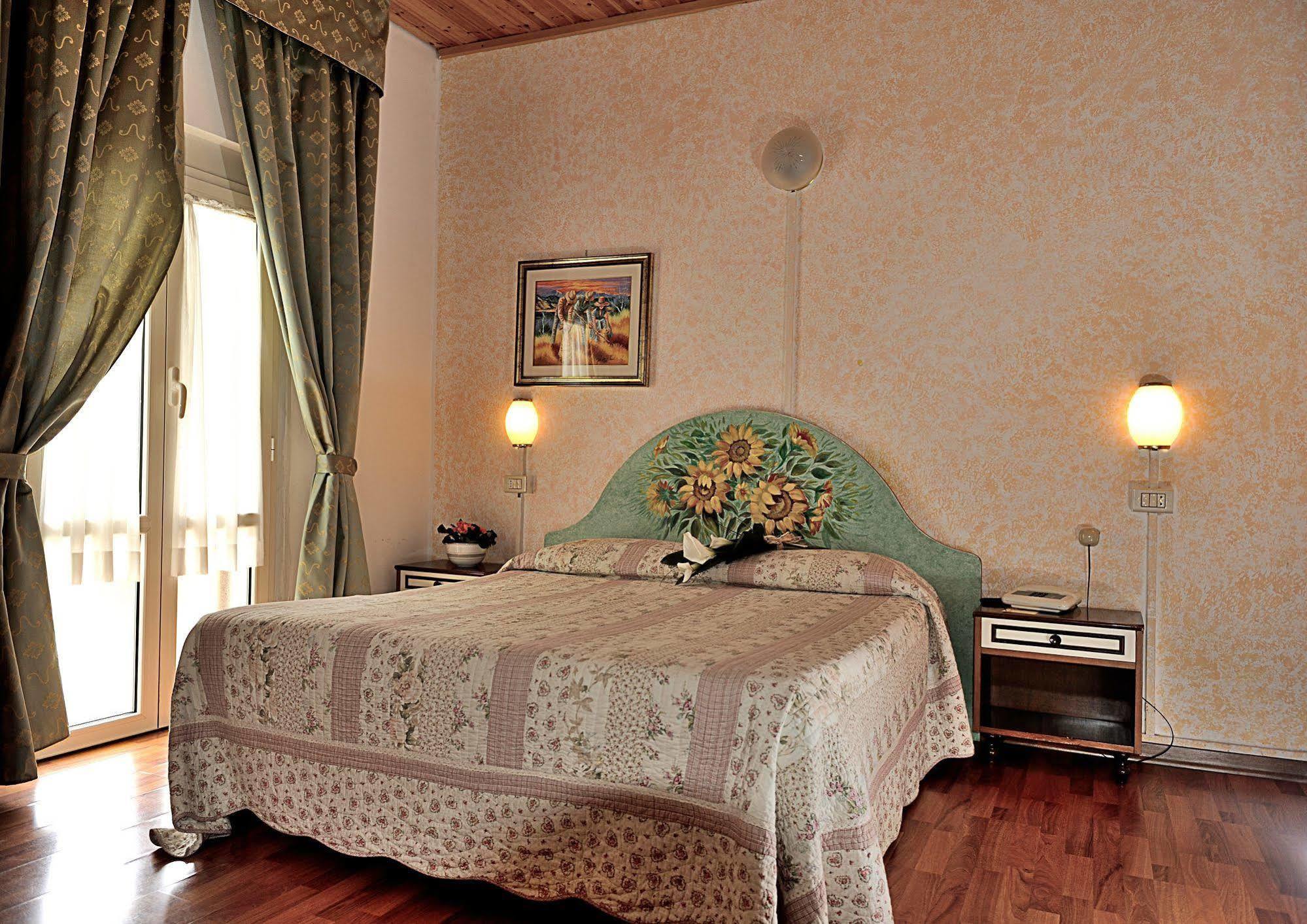 Albergo Ristorante Ferretti Monteluco Extérieur photo