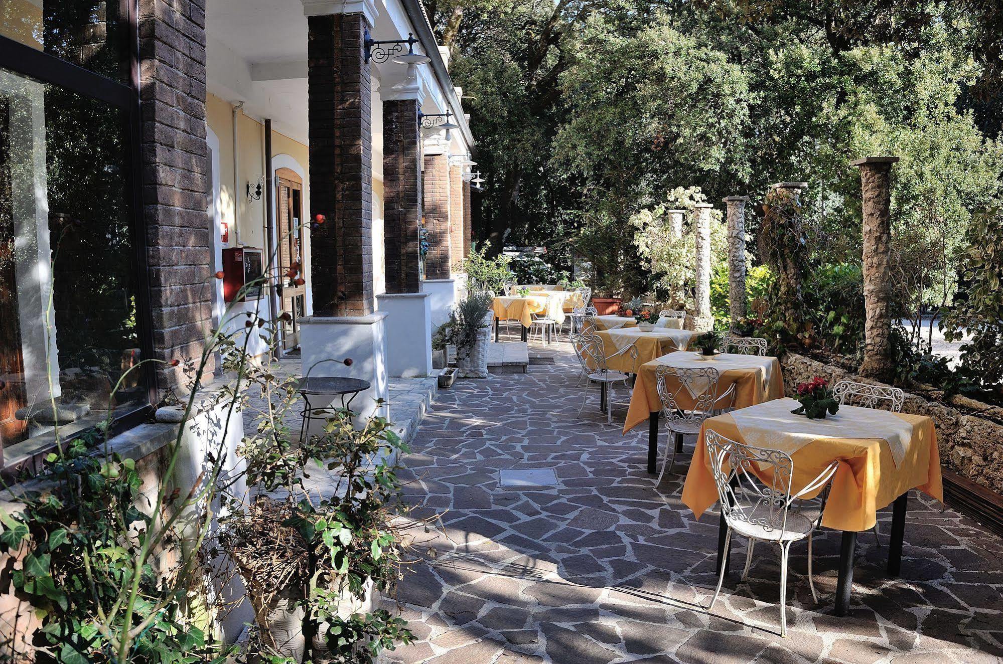 Albergo Ristorante Ferretti Monteluco Extérieur photo